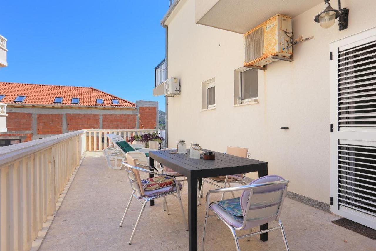 Apartments By The Sea Businci, Ciovo - 9450 Трогир Екстериор снимка